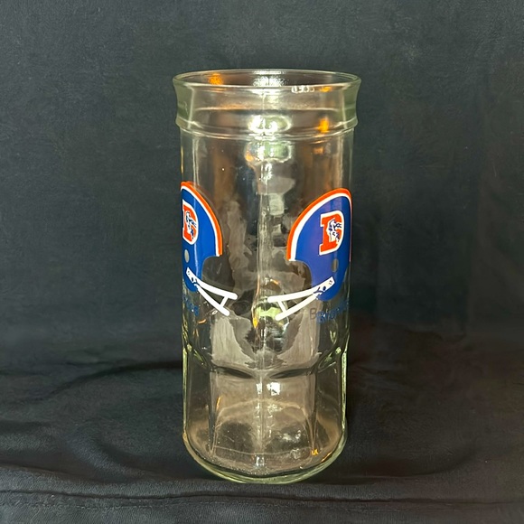 Denver Broncos Helmet Fisher Peanuts Vintage Glass Stein NFL Vintage 1980s - Picture 3 of 4